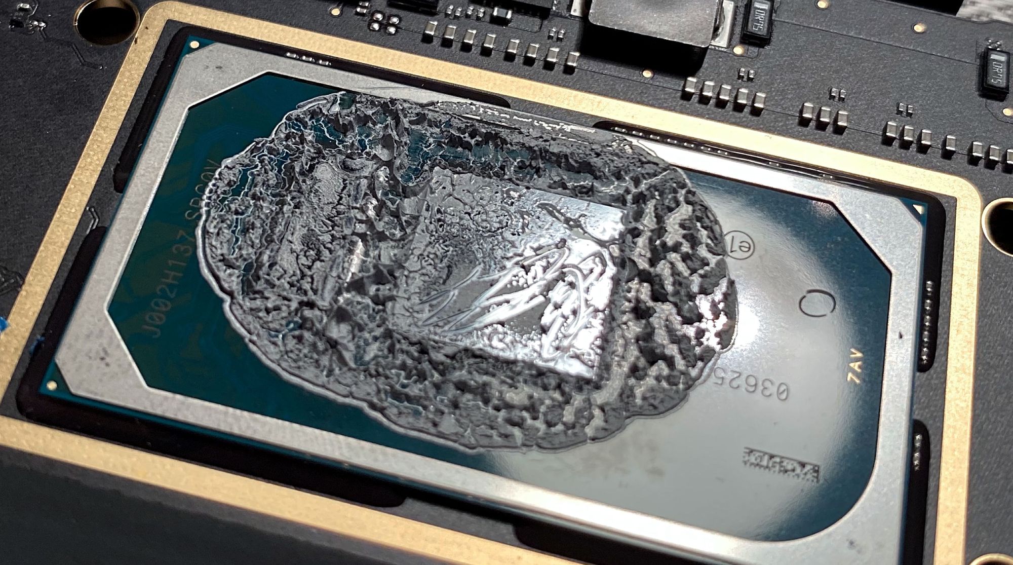 Замена термопасты в MacBook Pro 2020
